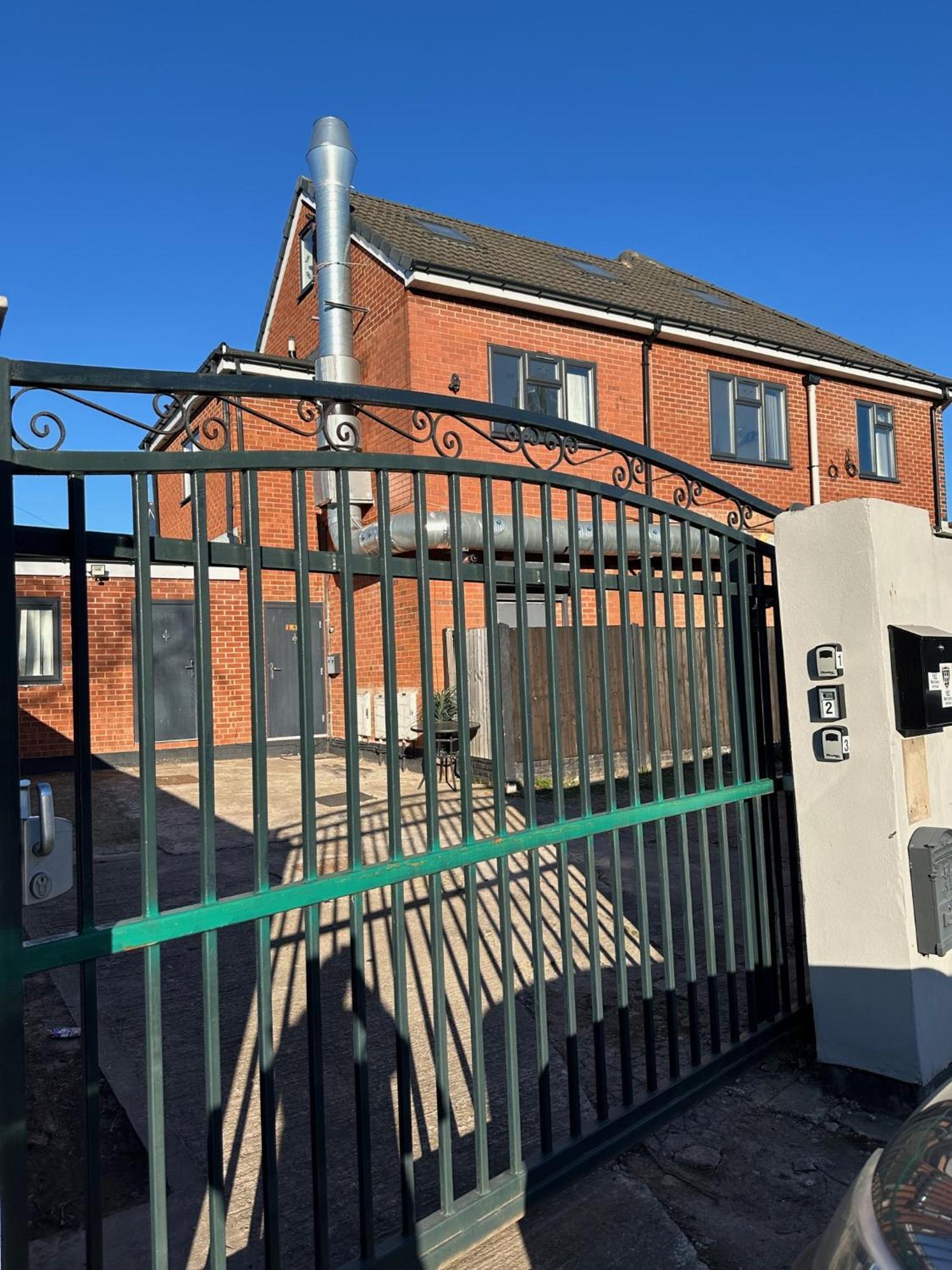 Modern & Cosy 2-Bed Apartment Near Nec, Airport & Jlr! バーミンガム エクステリア 写真